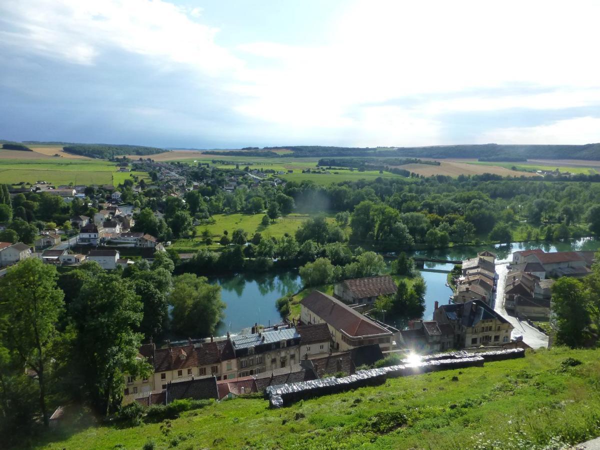 Les Chambres De La Ville Haute Dun-sur-Meuse Exterior foto